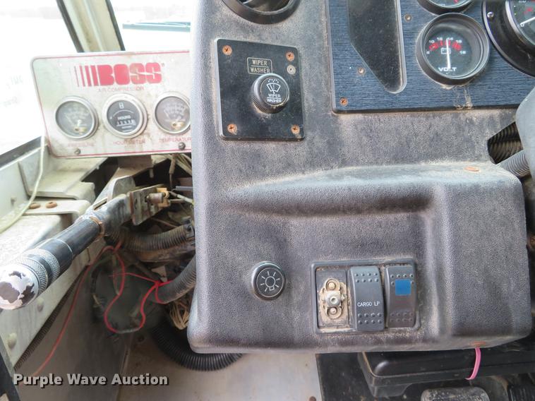 image for item DG3909 2001 Freightliner MT45 service truck