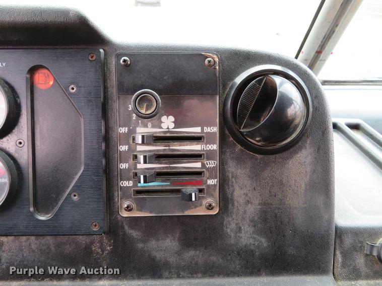 image for item DG3909 2001 Freightliner MT45 service truck