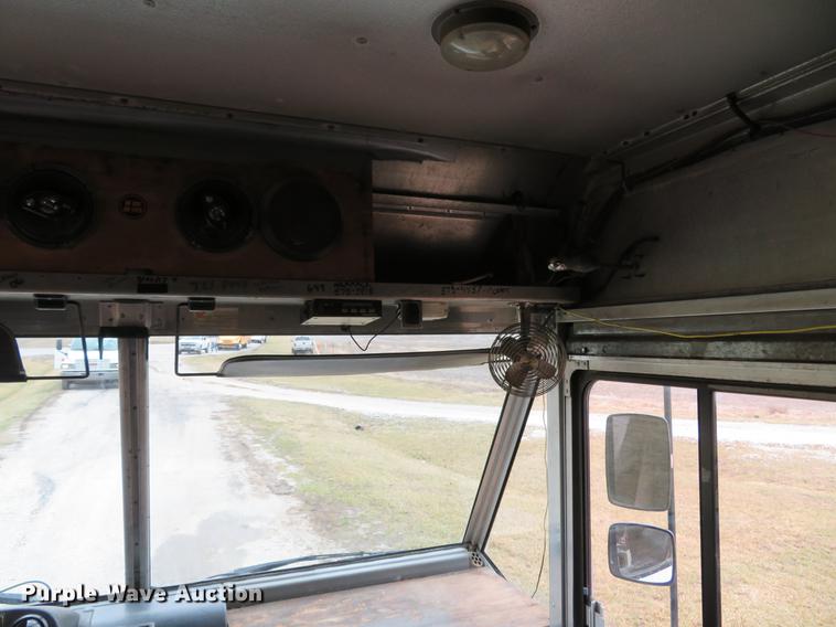 image for item DG3909 2001 Freightliner MT45 service truck