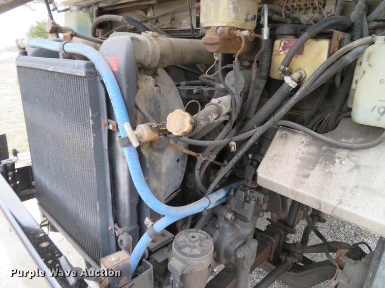 image for item DG3909 2001 Freightliner MT45 service truck