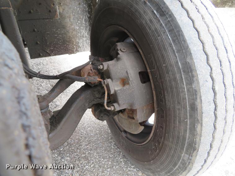 image for item DG3909 2001 Freightliner MT45 service truck