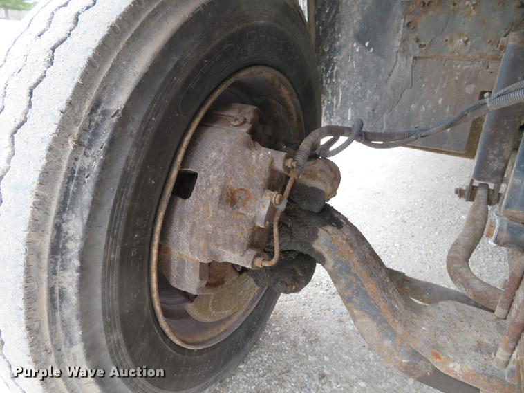 image for item DG3909 2001 Freightliner MT45 service truck