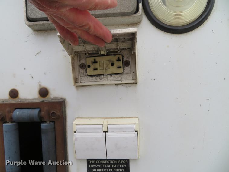 image for item DG3909 2001 Freightliner MT45 service truck