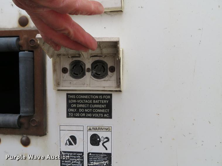 image for item DG3909 2001 Freightliner MT45 service truck