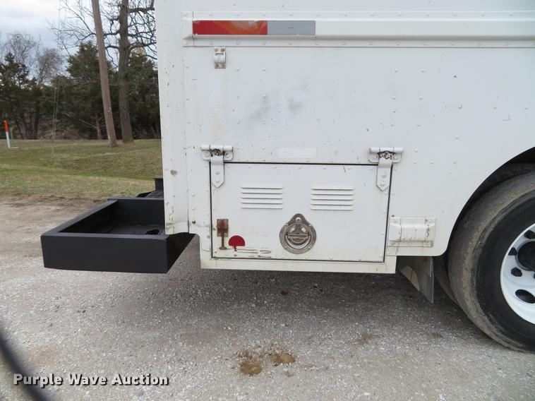 image for item DG3909 2001 Freightliner MT45 service truck