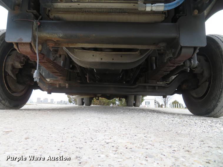 image for item DG3909 2001 Freightliner MT45 service truck