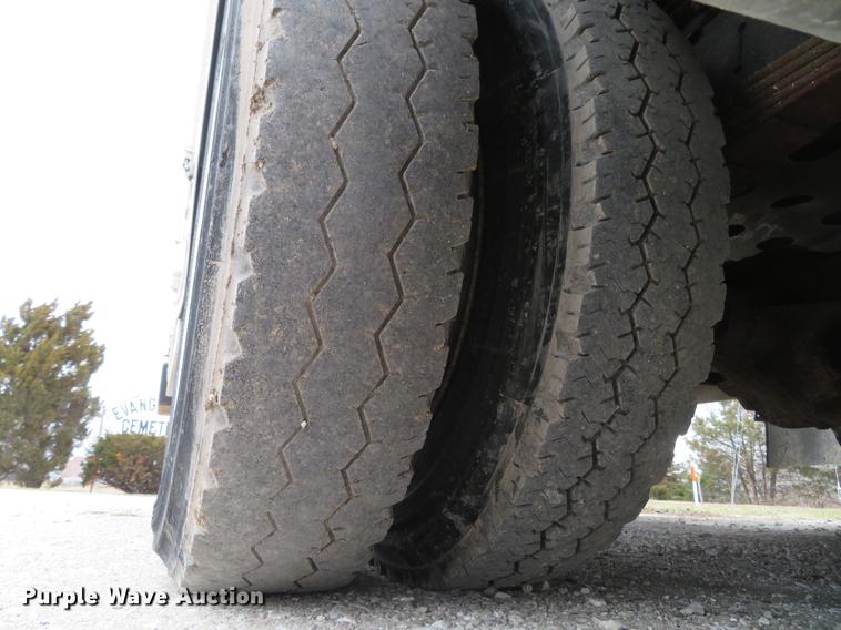 image for item DG3909 2001 Freightliner MT45 service truck