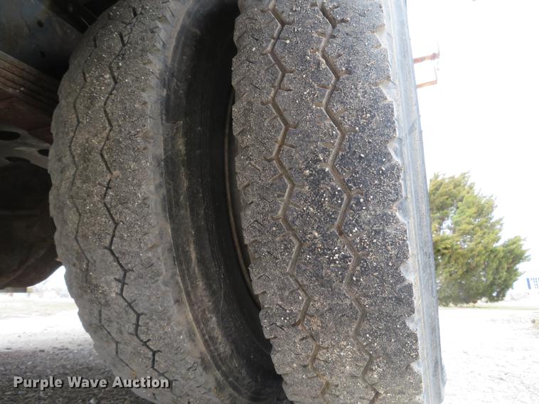 image for item DG3909 2001 Freightliner MT45 service truck