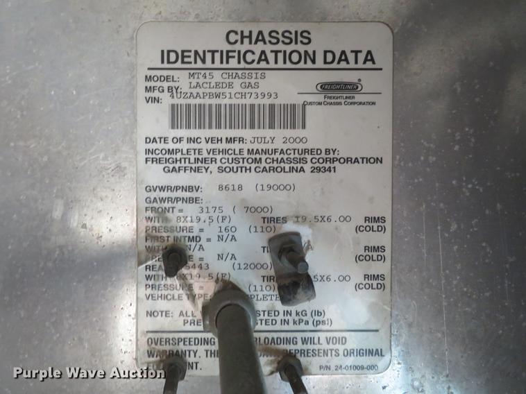 image for item DG3909 2001 Freightliner MT45 service truck