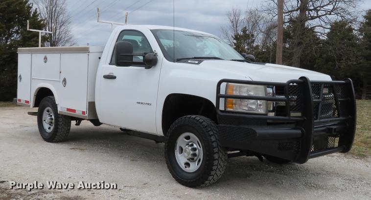 image for item DG3911 2010 Chevrolet Silverado 2500HD utility bed pickup truck