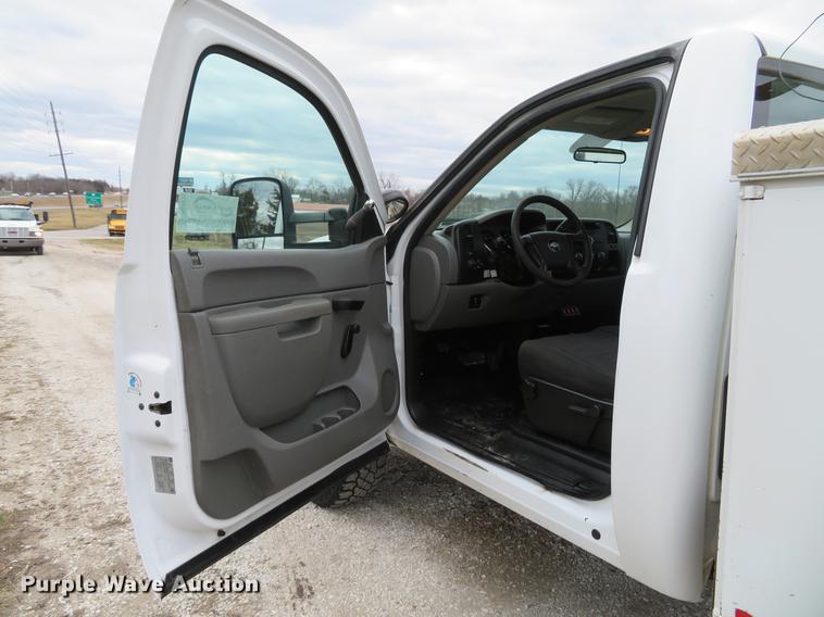 image for item DG3911 2010 Chevrolet Silverado 2500HD utility bed pickup truck