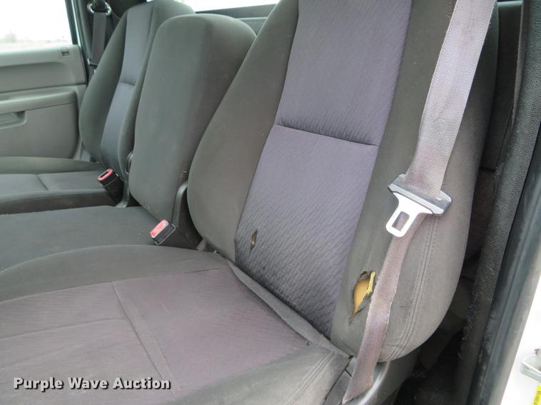 image for item DG3911 2010 Chevrolet Silverado 2500HD utility bed pickup truck