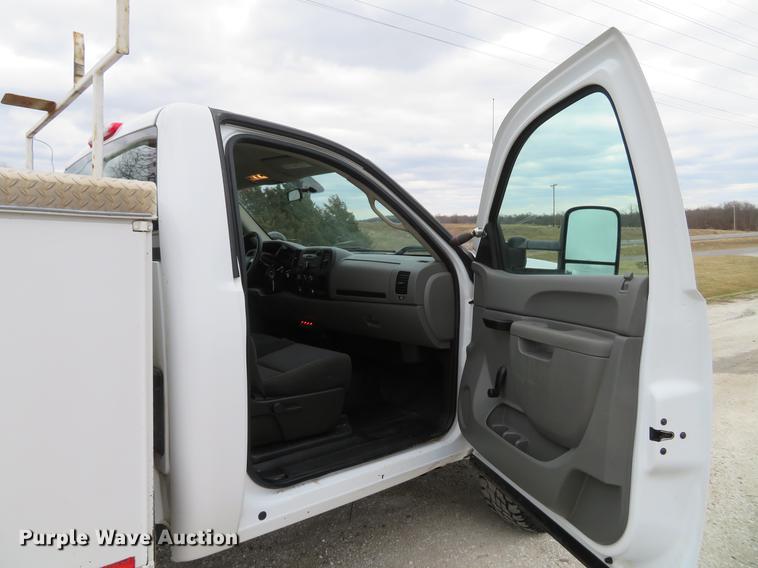 image for item DG3911 2010 Chevrolet Silverado 2500HD utility bed pickup truck