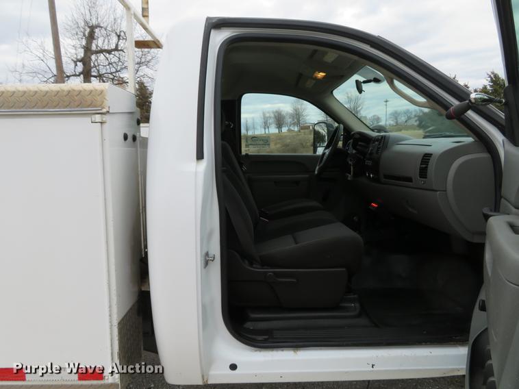 image for item DG3911 2010 Chevrolet Silverado 2500HD utility bed pickup truck