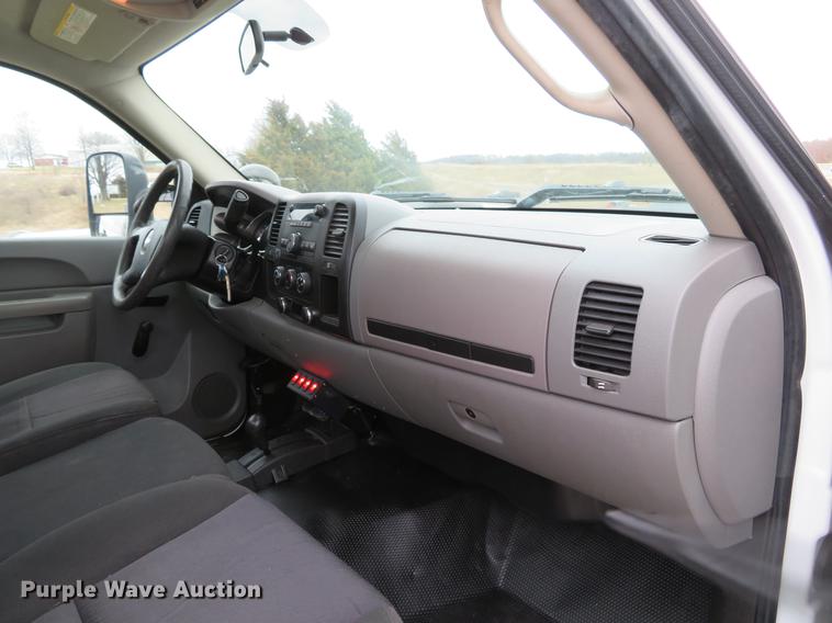 image for item DG3911 2010 Chevrolet Silverado 2500HD utility bed pickup truck