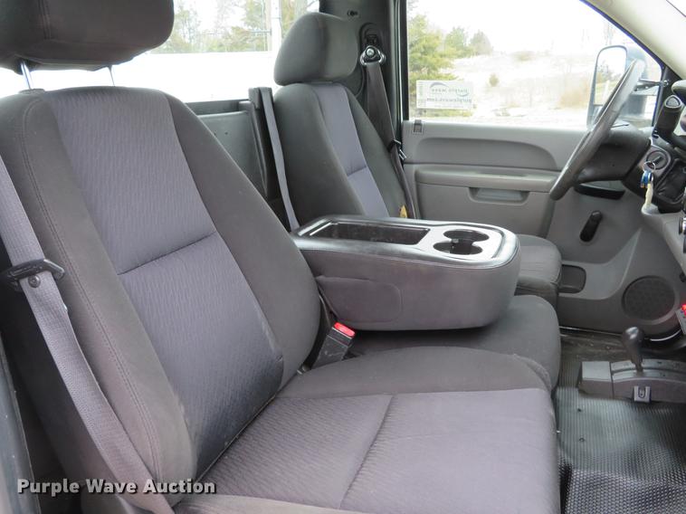 image for item DG3911 2010 Chevrolet Silverado 2500HD utility bed pickup truck