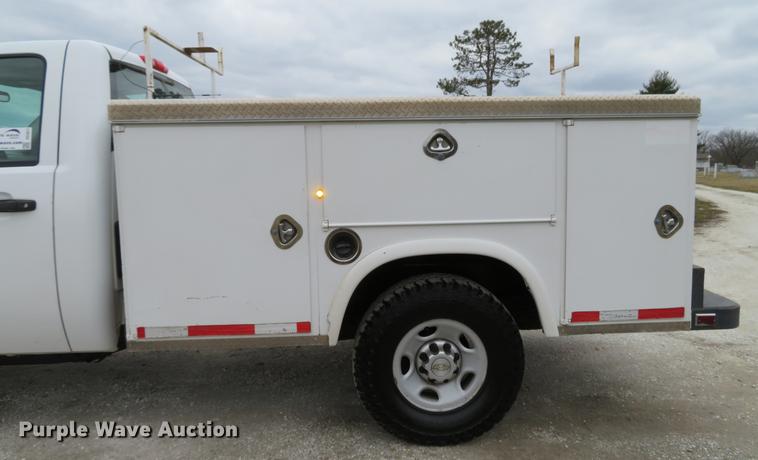 image for item DG3911 2010 Chevrolet Silverado 2500HD utility bed pickup truck