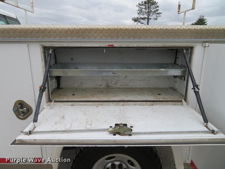 image for item DG3911 2010 Chevrolet Silverado 2500HD utility bed pickup truck