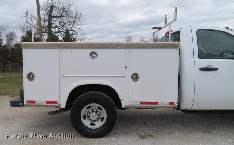 image for item DG3911 2010 Chevrolet Silverado 2500HD utility bed pickup truck