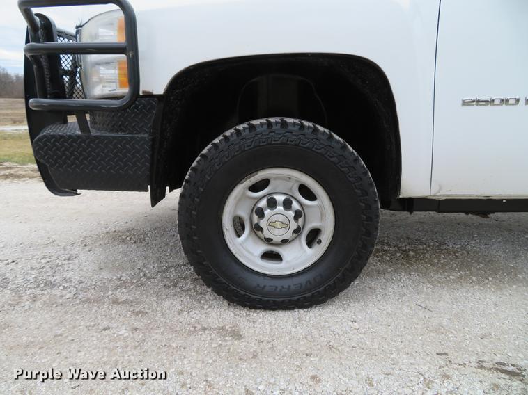 image for item DG3911 2010 Chevrolet Silverado 2500HD utility bed pickup truck
