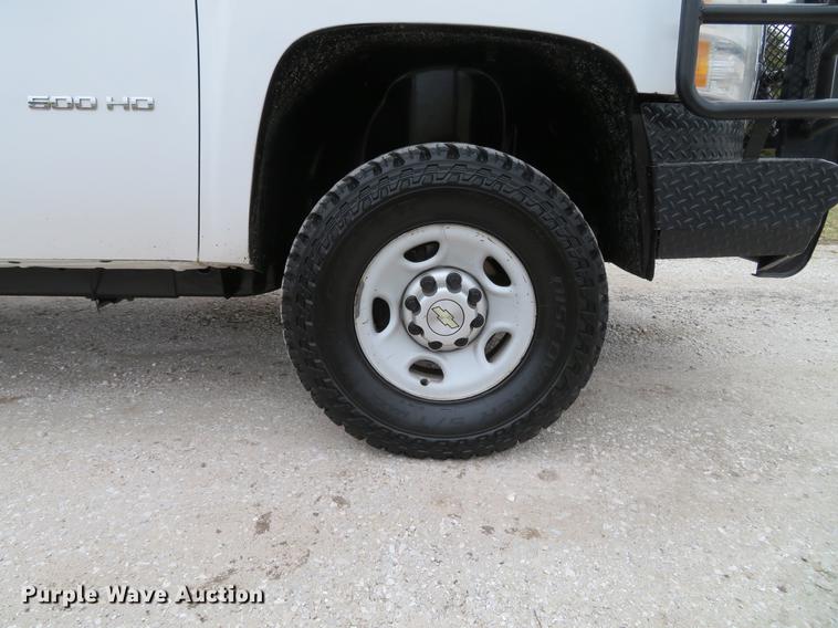 image for item DG3911 2010 Chevrolet Silverado 2500HD utility bed pickup truck