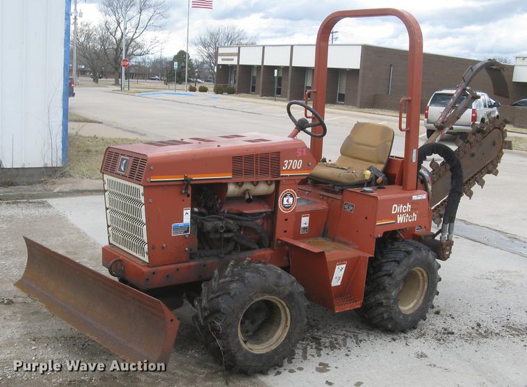 image for item DQ9647 2001 Ditch Witch 3700DD trencher