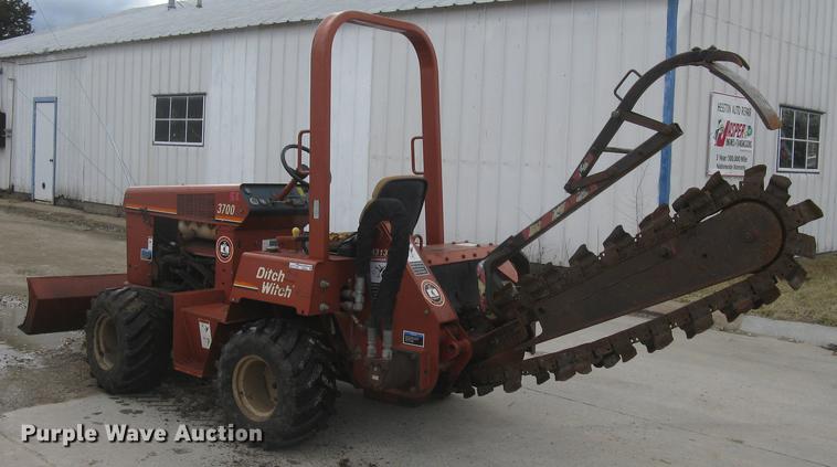 image for item DQ9647 2001 Ditch Witch 3700DD trencher