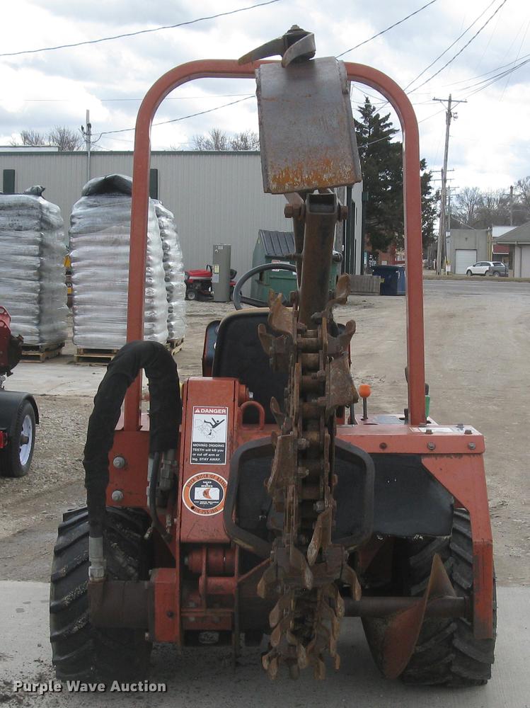 image for item DQ9647 2001 Ditch Witch 3700DD trencher