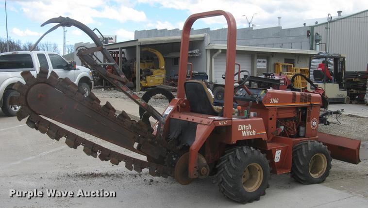 image for item DQ9647 2001 Ditch Witch 3700DD trencher