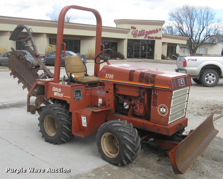 image for item DQ9647 2001 Ditch Witch 3700DD trencher