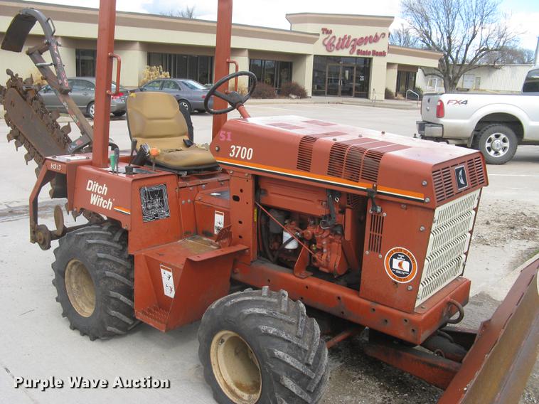 image for item DQ9647 2001 Ditch Witch 3700DD trencher