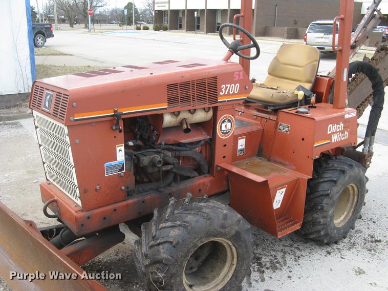 image for item DQ9647 2001 Ditch Witch 3700DD trencher