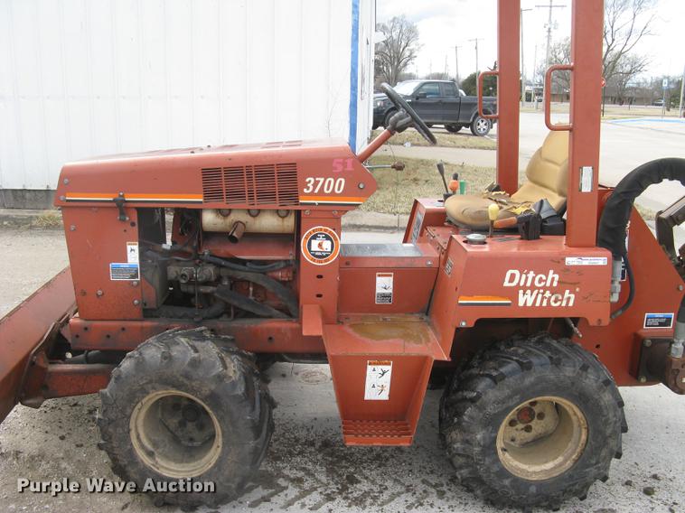 image for item DQ9647 2001 Ditch Witch 3700DD trencher