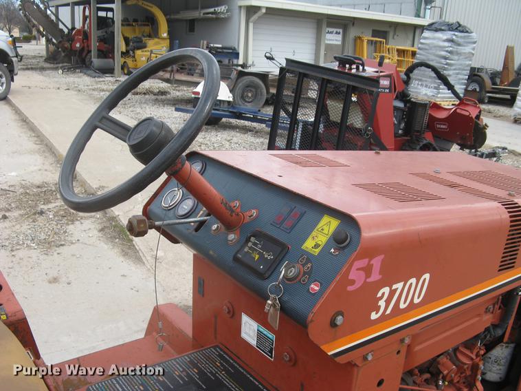 image for item DQ9647 2001 Ditch Witch 3700DD trencher