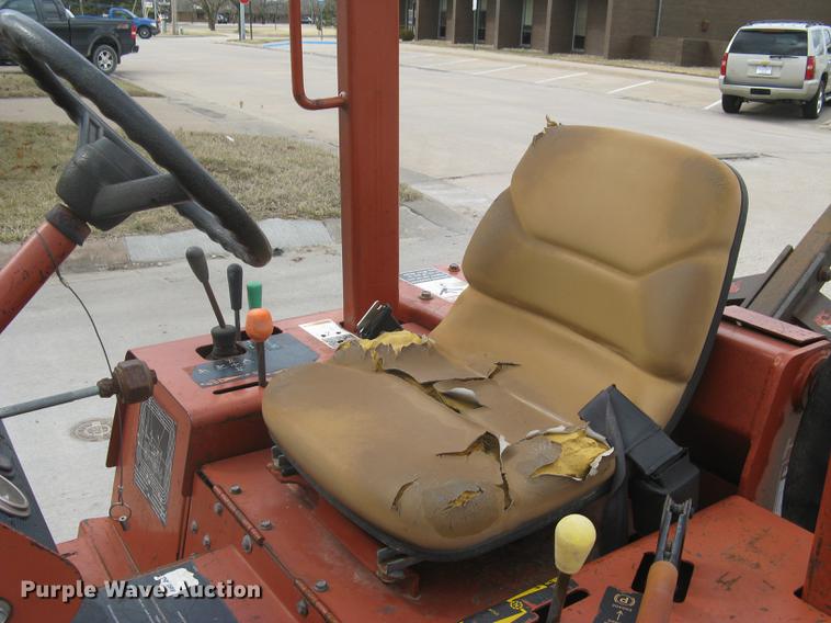 image for item DQ9647 2001 Ditch Witch 3700DD trencher