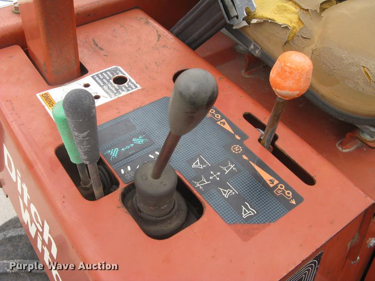 image for item DQ9647 2001 Ditch Witch 3700DD trencher