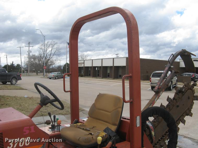 image for item DQ9647 2001 Ditch Witch 3700DD trencher