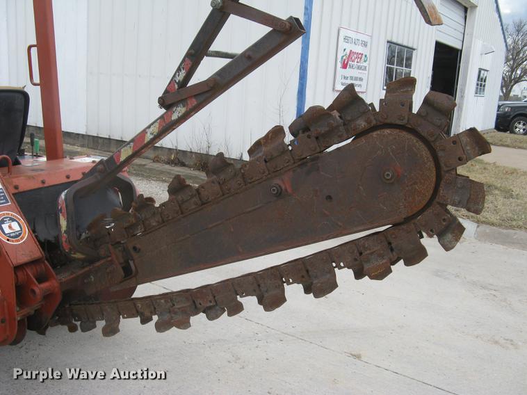 image for item DQ9647 2001 Ditch Witch 3700DD trencher