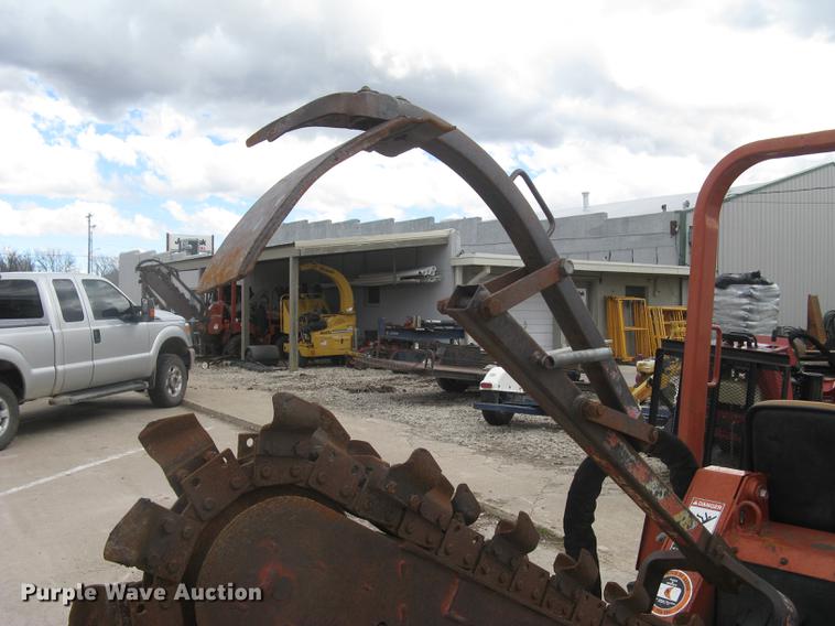 image for item DQ9647 2001 Ditch Witch 3700DD trencher