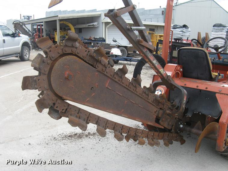 image for item DQ9647 2001 Ditch Witch 3700DD trencher