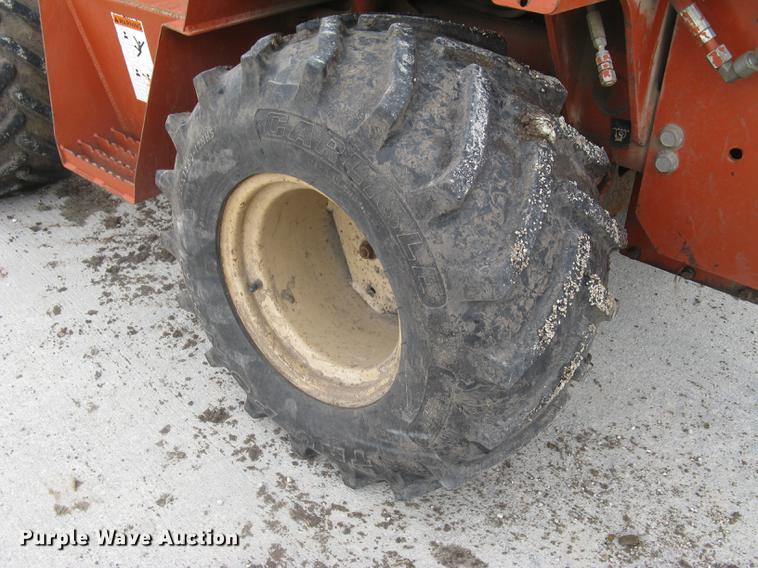 image for item DQ9647 2001 Ditch Witch 3700DD trencher