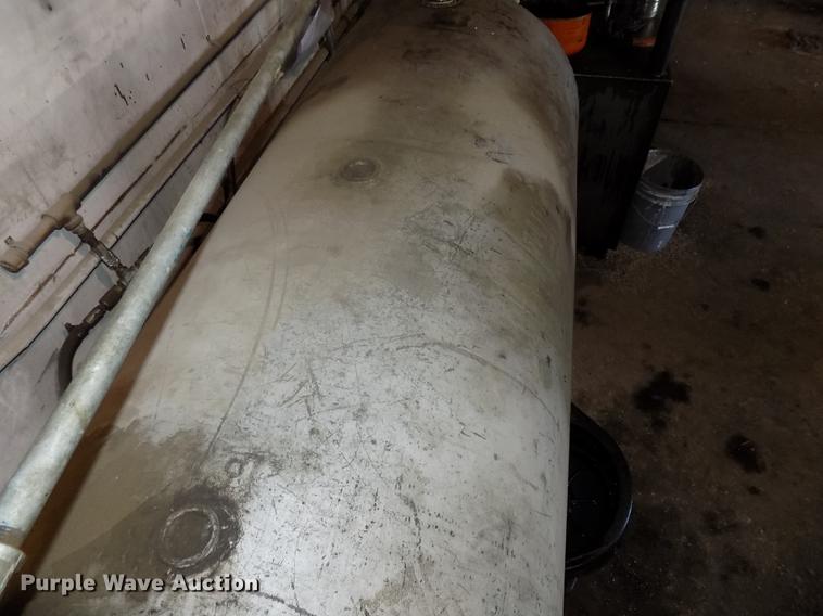 image for item DZ9644 Fuel and lube