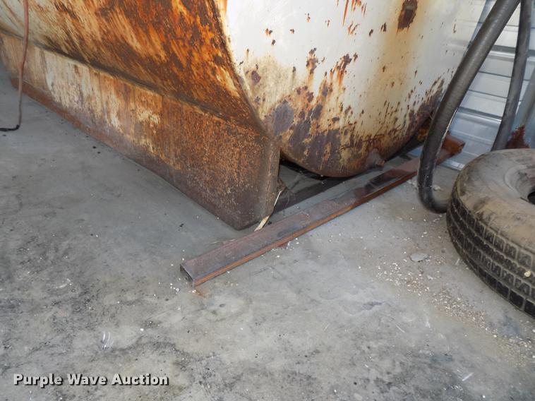 image for item DZ9652 Fuel tank and caddies