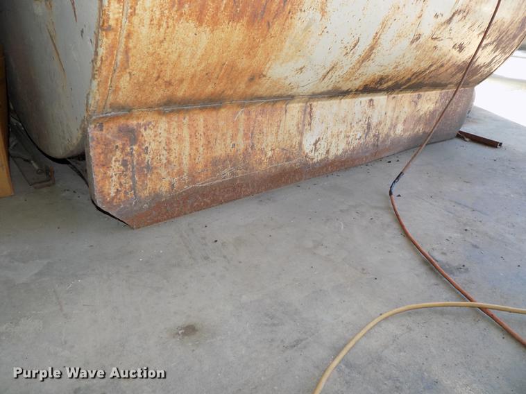 image for item DZ9652 Fuel tank and caddies