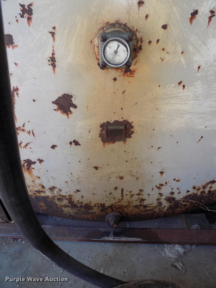 image for item DZ9652 Fuel tank and caddies