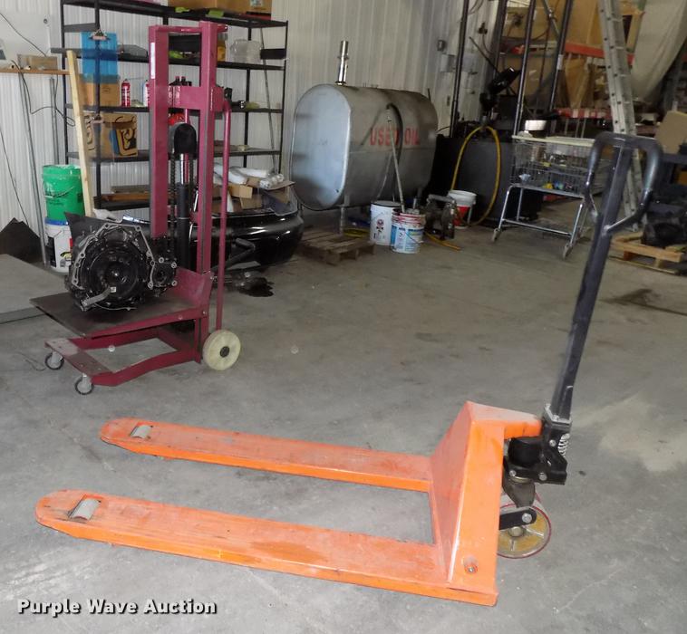 image for item DZ9657 Material handling tools