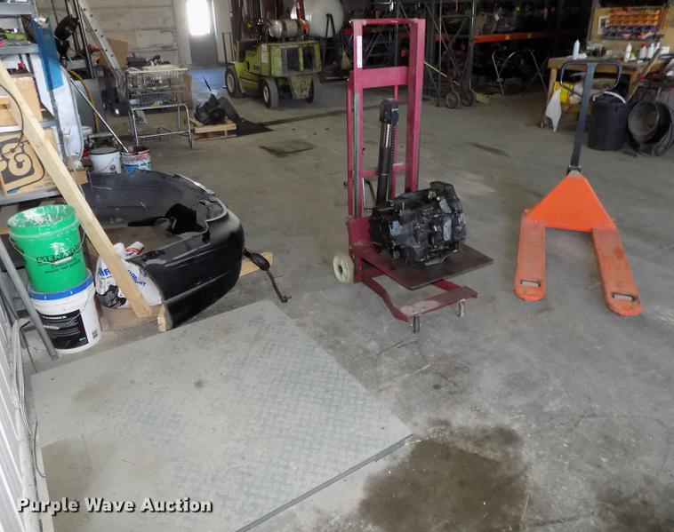 image for item DZ9657 Material handling tools