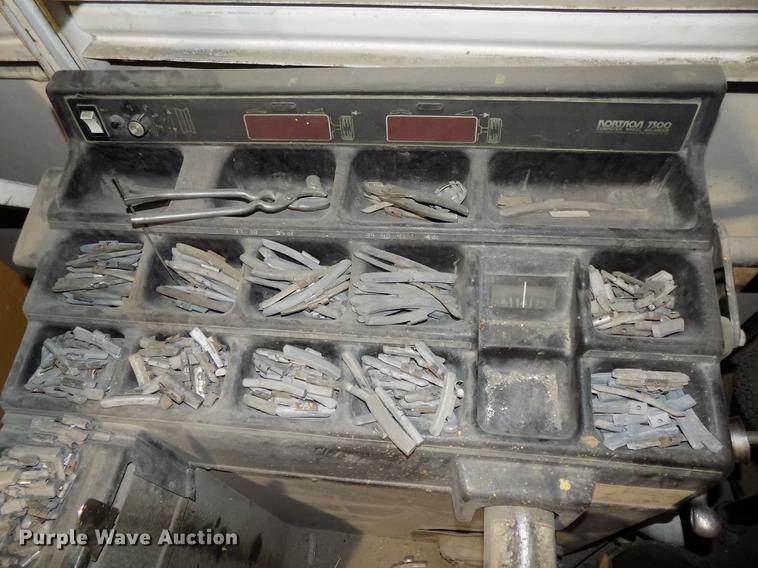 image for item DZ9658 Nortron 7300 tire balancer