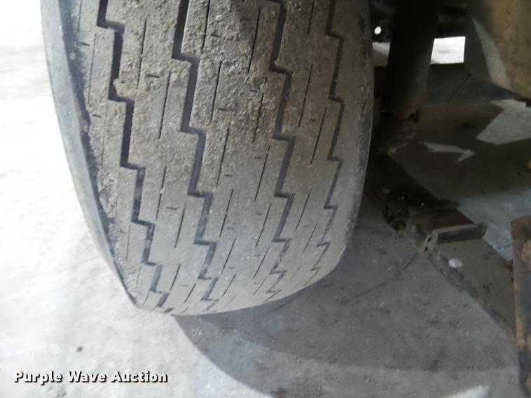 image for item EM9120 2000 Ez-go K400 golf cart