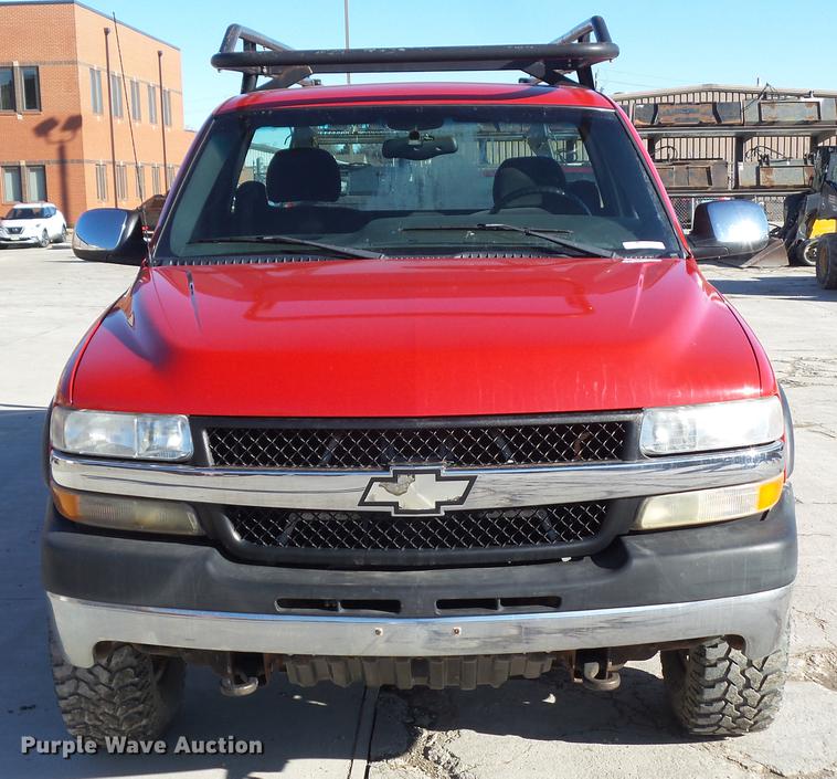 image for item EM9127 2001 Chevrolet Silverado 2500HD pickup truck